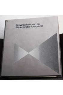 Ingeborg Th. Leijerzapf, Mattie Boom FOTOLEXICON De geschiedenis van de Nederlandse fotografie 1484